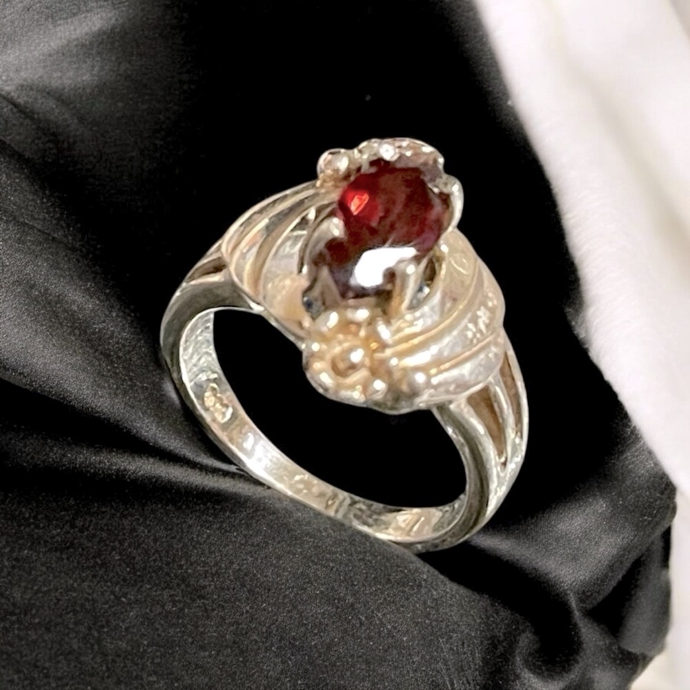 Vintage Sterling Silver Marquise Garnet Etched Dimensional Band Ring size 6